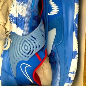 Kyrie Low 3